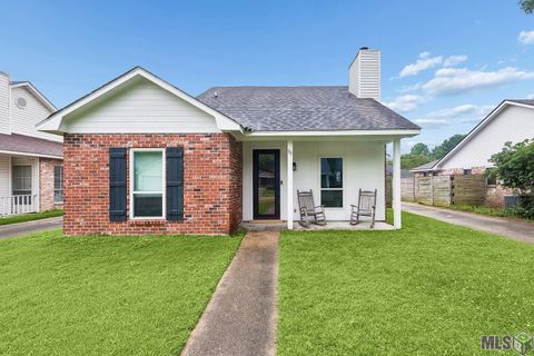 Photo of 777 Hadley Dr Dr, Baton Rouge, LA 70820 (MLS # BR2026009762)