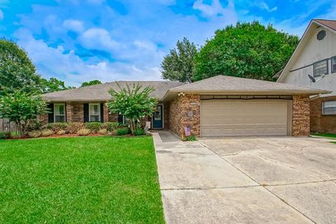 Photo of 904 Dolly Madison Court Ct, Slidell, LA 70458 (MLS # NO2563866)