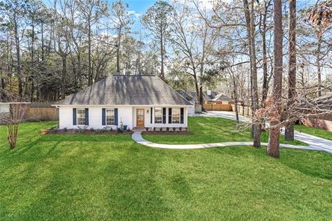 Photo of 7033 Wynntree Drive Dr, Mandeville, LA 70448 (MLS # NO2557958)