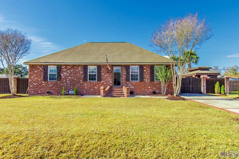 Photo of 131 Fern Ln, Houma, LA 70364 (MLS # BY2026003484)