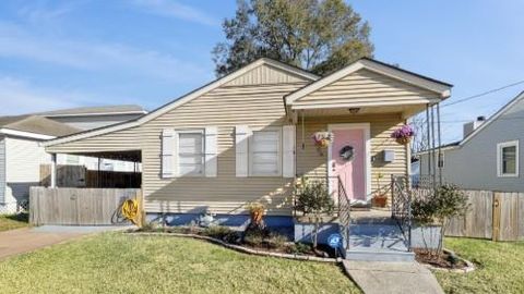 Photo of 809 Cathy Street Ave, Metairie, LA 70003 (MLS # NO2542199)