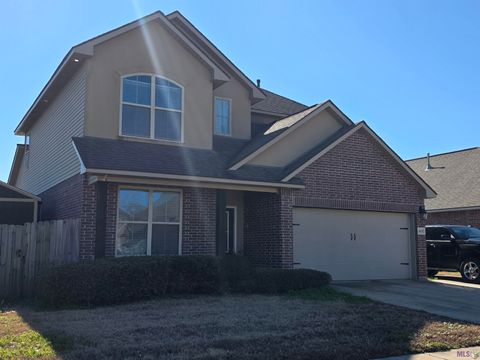 Photo of 8828 Cherry Laurel Ave Ave, Zachary, LA 70791 (MLS # BR2026002641)