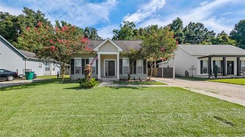 Photo of 2735 Village Court Ct, Marrero, LA 70072 (MLS # NO2551913)