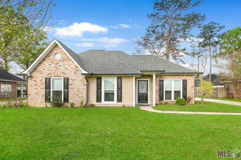 Photo of 30927 Meadow Wood Blvd Blvd, Denham Springs, LA 70726 (MLS # BR2026004357)