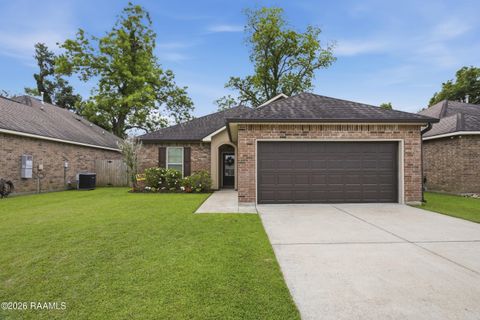 Photo of 211 Moss Bluff Drive, Lafayette, LA 70507 (MLS # 2600003508)