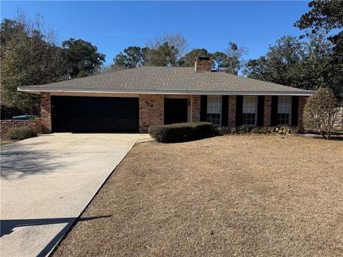 Photo of 114 Oak Drive Dr, Covington, LA 70433 (MLS # NO2541817)
