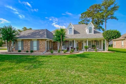 Photo of 93 Longwood Drive Dr, Mandeville, LA 70471 (MLS # NO2556520)