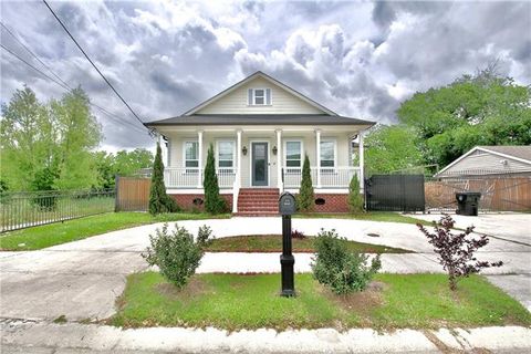 Photo of 5000 Louisa Drive Dr, New Orleans, LA 70126 (MLS # NO2554875)