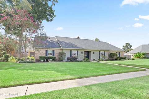 Photo of 101 Chatwood Circle, Lafayette, LA 70508 (MLS # 2600007659)