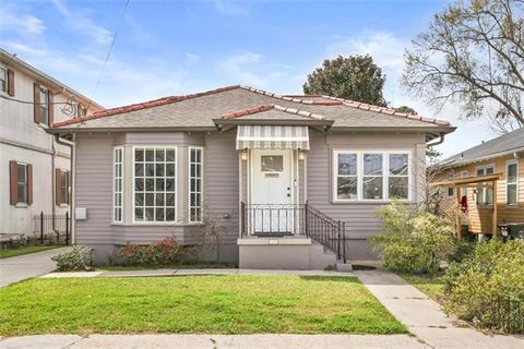 Photo of 832 Navarre Avenue, New Orleans, LA 70124 (MLS # NO2546083)