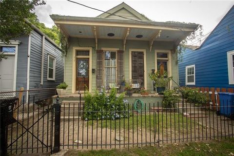Photo of 4117--19 Laurel Street St, New Orleans, LA 70115 (MLS # NO2553762)