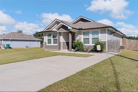 Photo of 42302 Andrea Lane Ln, Ponchatoula, LA 70454 (MLS # NO2548189)