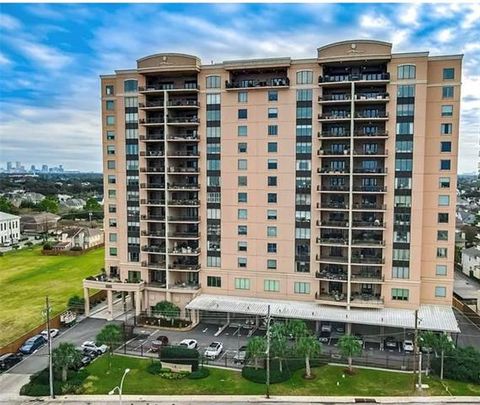 Photo of 232 Lake Marina Avenue Ave #8B, New Orleans, LA 70124 (MLS # NO2555888)