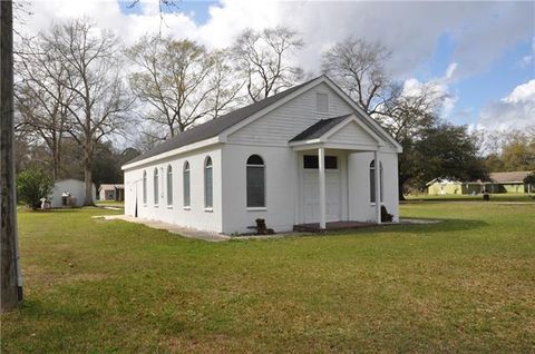 Photo of 76126 Highway 435 Spur, Talisheek, LA 70464 (MLS # NO2546394)