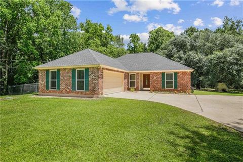 Photo of 26377 Heltemes Lane Ln, Lacombe, LA 70445 (MLS # NO2560364)