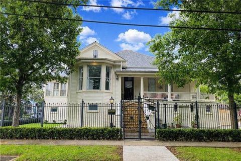 Photo of 7837 Plum Street St, New Orleans, LA 70118 (MLS # NO2546921)