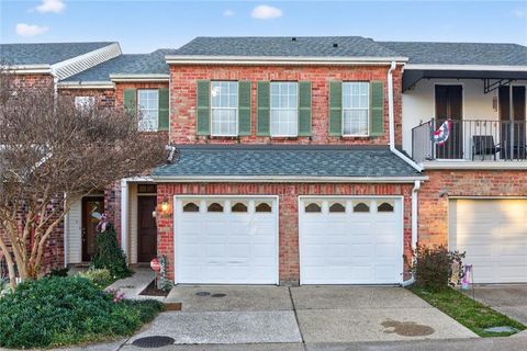 Photo of 1004 Old Metairie Place Pl, Metairie, LA 70001 (MLS # NO2539549)