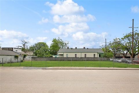 Photo of 8539 Green Street St, New Orleans, LA 70118 (MLS # NO2552703)