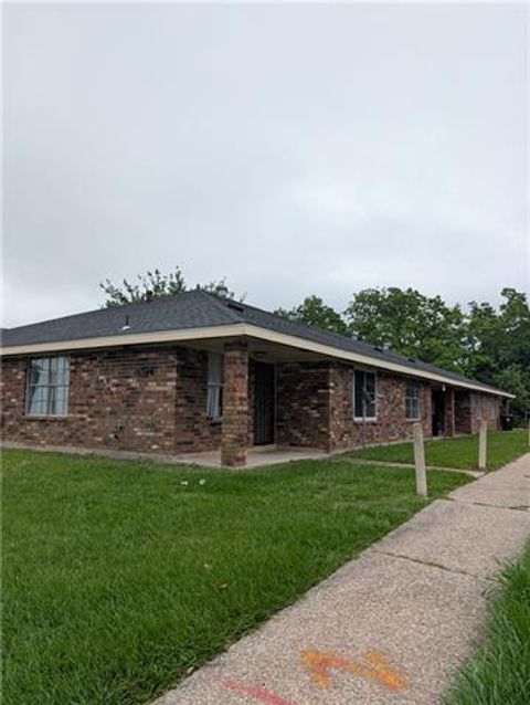 Photo of 10940 Roger Drive DR, New Orleans, LA 70127 (MLS # NO2557973)