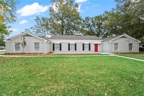 Photo of 519 Marilyn Drive Dr, Mandeville, LA 70448 (MLS # NO2541535)