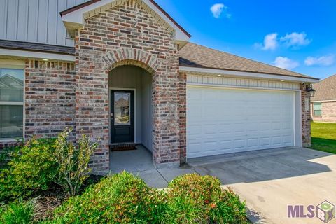 Photo of 35572 Grovemont Dr Dr, Denham Springs, LA 70706 (MLS # BR2026007201)