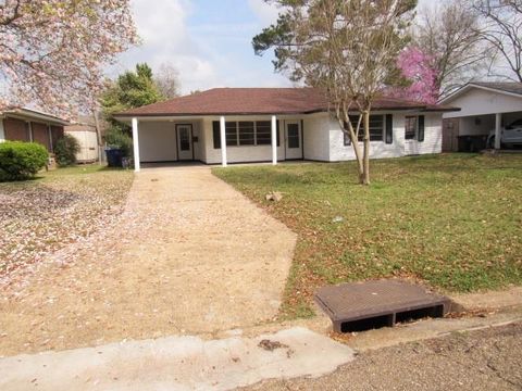 Photo of 704 Watson Drive Dr, Natchitoches, LA 71457 (MLS # CN2557330)