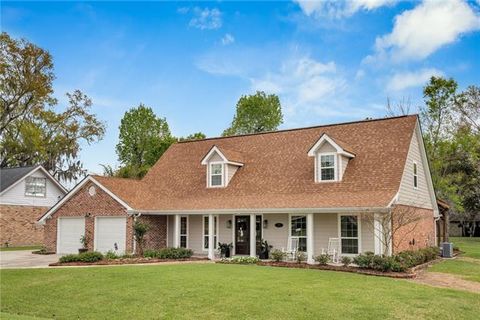 Photo of 39 E Levert Drive Dr, Luling, LA 70070 (MLS # NO2548812)