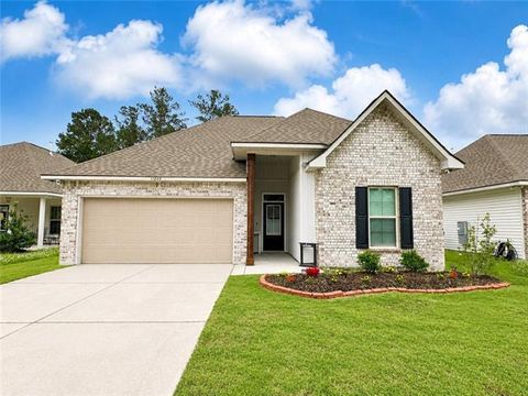Photo of 11268 Clover Knoll Drive Dr, Covington, LA 70433 (MLS # NO2557845)