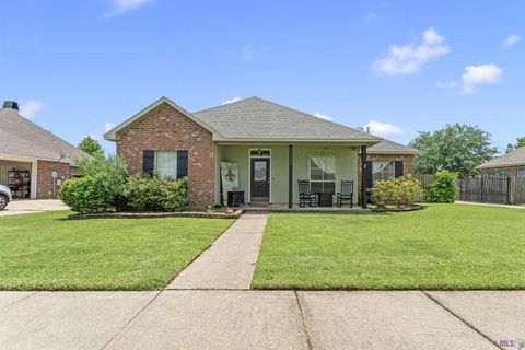 Photo of 1300 Buffalo Hollow Ct Ct, Zachary, LA 70791 (MLS # BR2026008798)