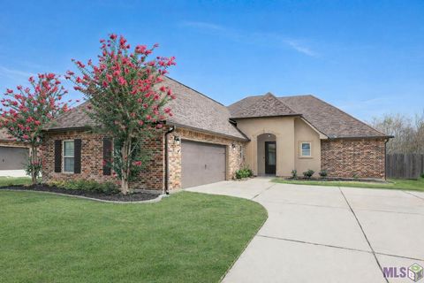 Photo of 18190 Old Reserve Dr, Prairieville, LA 70769 (MLS # BR2026003491)