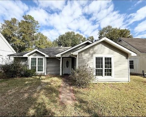 Photo of 2010 Pelican Street St, Slidell, LA 70461 (MLS # NO2546709)