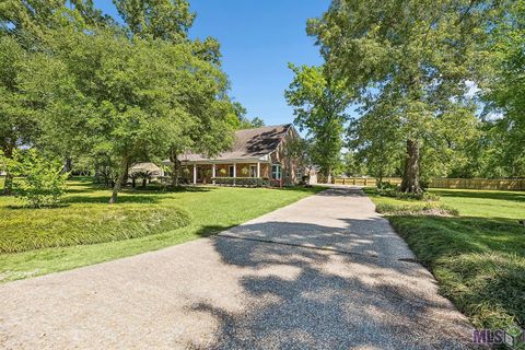 Photo of 37209 Manchac Ln LN, Prairieville, LA 70769 (MLS # BR2026008266)