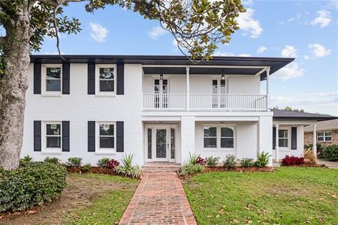 Photo of 4613 Cleveland Place Pl, Metairie, LA 70003 (MLS # NO2555885)
