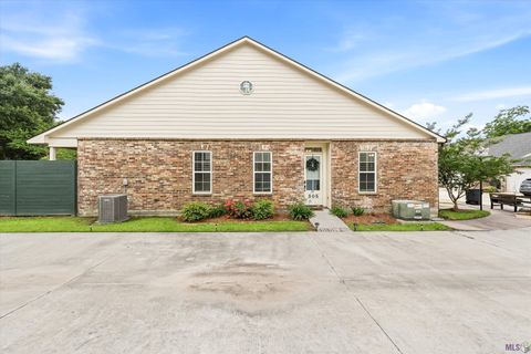 Photo of 305 Saint Thomas Ln LN, Baton Rouge, LA 70806 (MLS # BR2026008706)