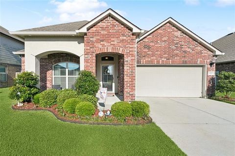Photo of 212 W Lake Court Ct, Slidell, LA 70461 (MLS # NO2553568)