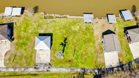 Photo of 17705 Cove Ln Ln, Denham Springs, LA 70726 (MLS # BR2026002894)