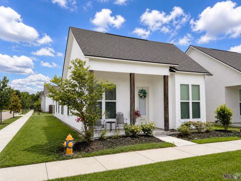 Photo of 14117 Village Square Ave Ave, Central, LA 70818 (MLS # BR2026008206)