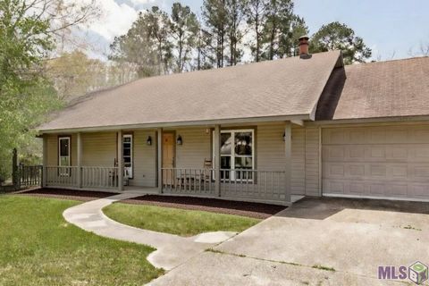 Photo of 14162 Forest Glen Ln Ln, Livingston, LA 70785 (MLS # BR2026004101)