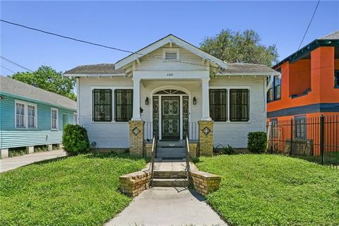 Photo of 2305 Joliet Street St, New Orleans, LA 70118 (MLS # NO2552063)