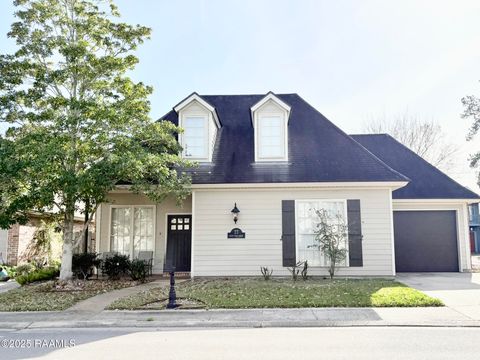Photo of 23 Courtyard Circle, Lafayette, LA 70508 (MLS # 2500006363)