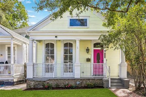 Photo of 7524 Burthe Street St, New Orleans, LA 70118 (MLS # NO2554094)