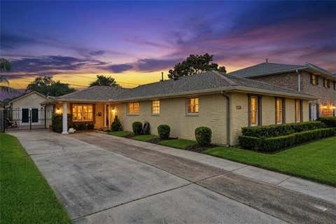 Photo of 1128 Beverly Garden Drive Dr, Metairie, LA 70002 (MLS # NO2563258)
