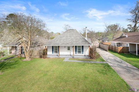 Photo of 11186 Henson Dr Dr, Greenwell Springs, LA 70739 (MLS # BR2026004122)