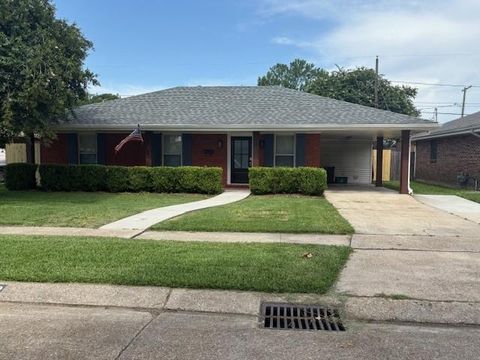 Photo of 1609 Belmont Place Pl, Metairie, LA 70001 (MLS # NO2544146)