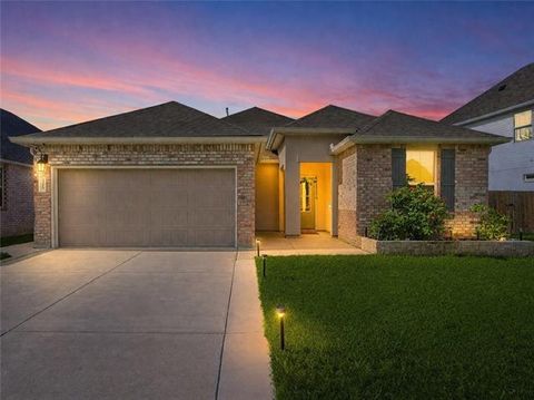 Photo of 13626 Marsala Court Ct, Baton Rouge, LA 70817 (MLS # NO2546749)