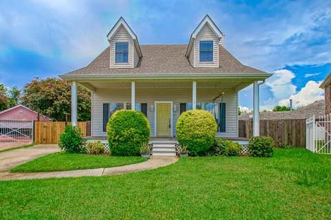 Photo of 140 Chatelain Court Ct, New Orleans, LA 70128 (MLS # NO2571999)