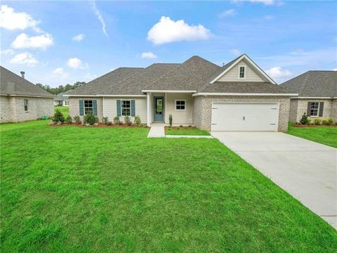 Photo of 72657 Robindale Drive Dr, Covington, LA 70435 (MLS # NO2566940)