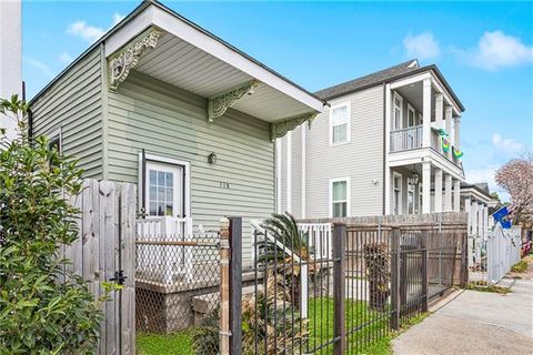 Photo of 518 Upperline Street St, New Orleans, LA 70115 (MLS # NO2543517)
