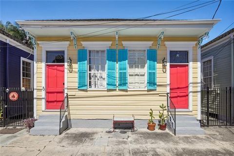 Photo of 2523 Laurel Street St, New Orleans, LA 70130 (MLS # NO2557937)