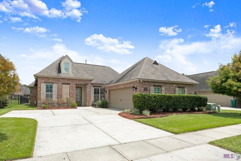 Photo of 3240 Meadow Grove Ave Ave, Zachary, LA 70791 (MLS # BR2026014561)